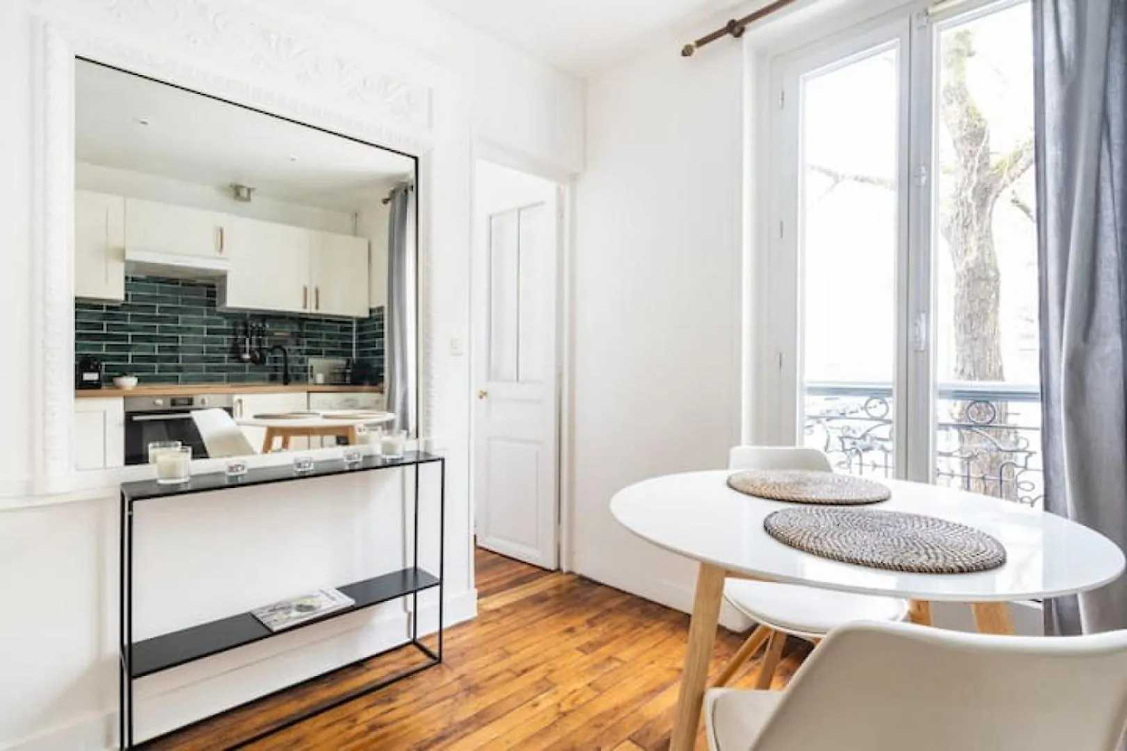 Апартаменты Cocoon In The Heart Of Batignolles | By Airnest