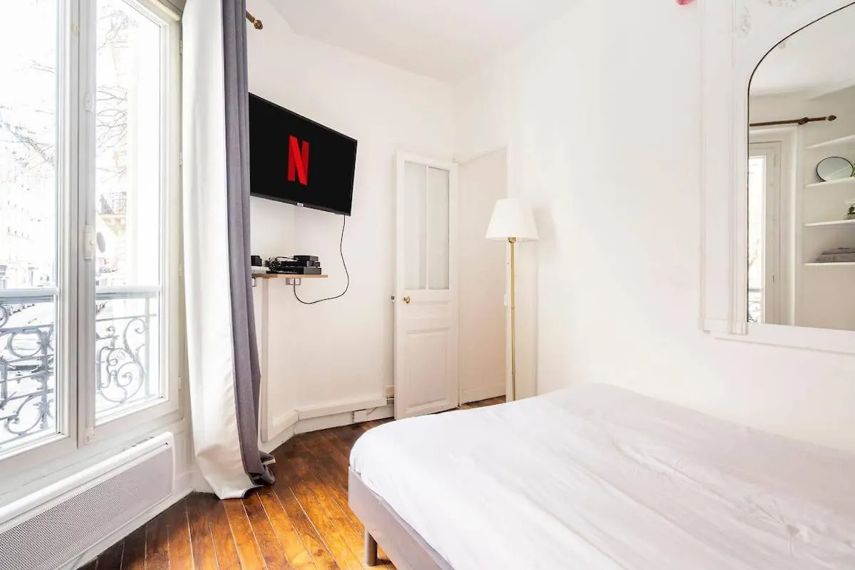 Cocoon In The Heart Of Batignolles | By Airnest Апартаменты Париж